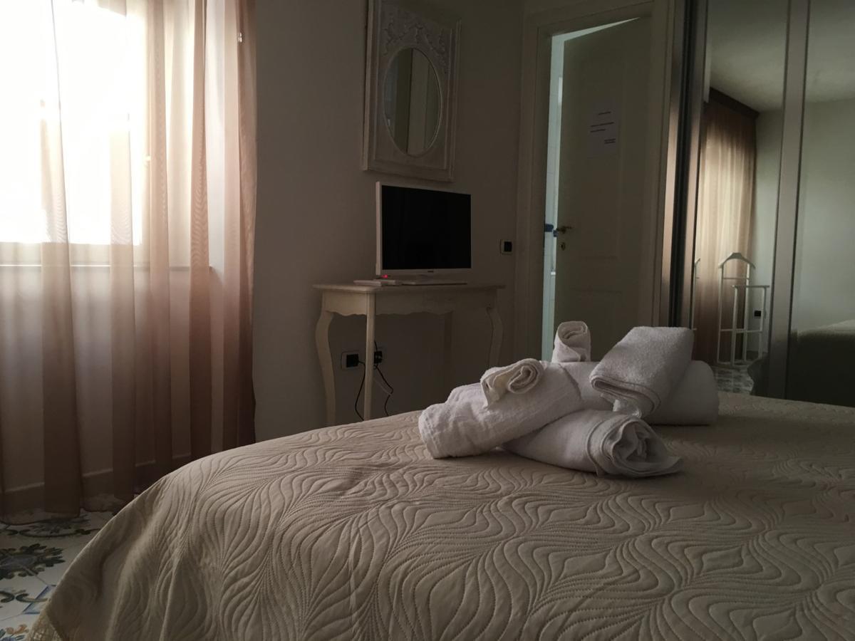 Bed and Breakfast La Corte Del Re Borbone Казерта Экстерьер фото
